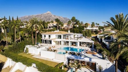 Golf-Front Villa in Nueva Andalucía, Marbella, Spain