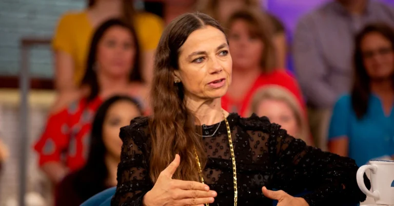 Justine Bateman’s Call to Young Voters: Think for Yourself, Reject Political Panic