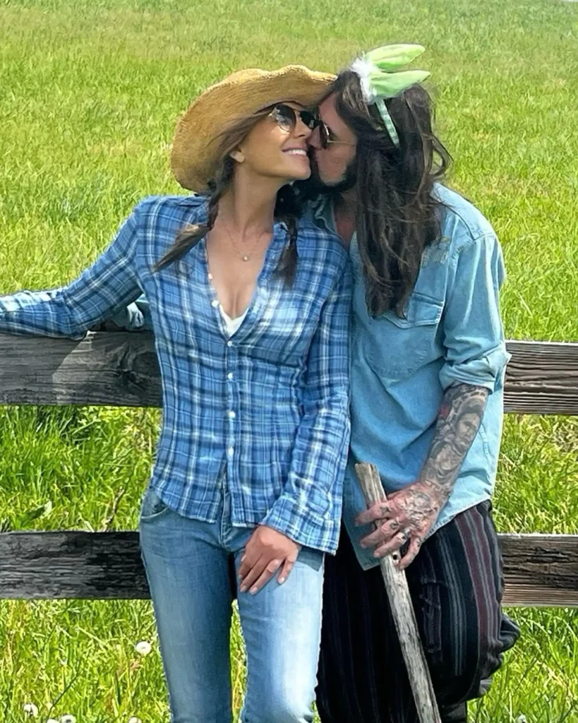 Elizabeth Hurley and Billy Ray Cyrus Announce Relationship in 'Happy Easter' Post