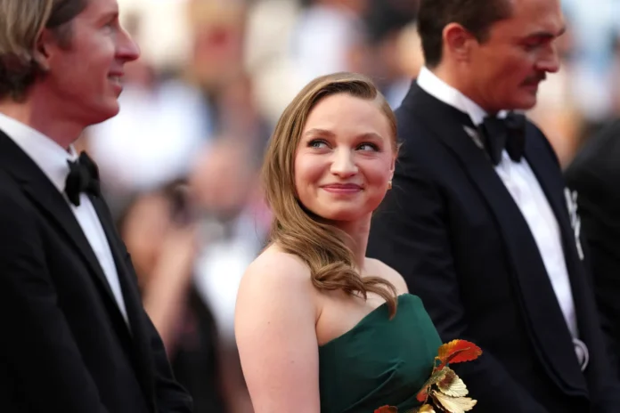 Mia Threapleton Shines