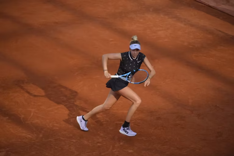 Amanda Anisimova Books Spot in Roland-Garros Last 16