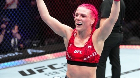 Gillian Robertson's Stunning KO at UFC Des Moines