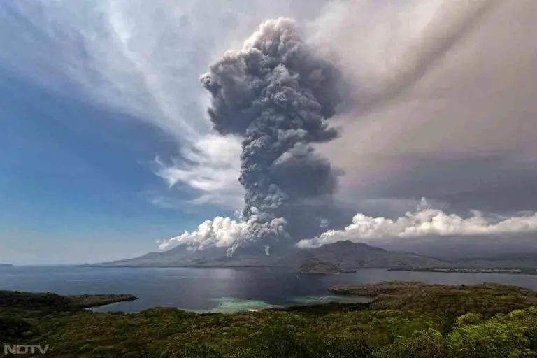 Mount Lewotobi Laki-Laki Erupts