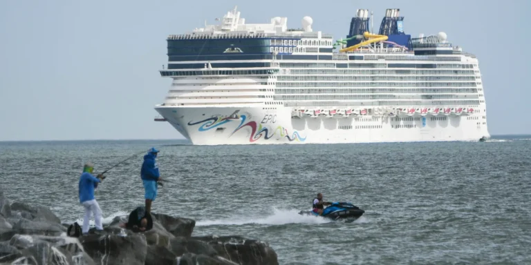 Norwegian Cruise Line Emergency in Sicily: Passenger Injured After Ship Breaks Free