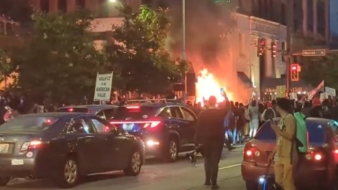 Protesters Set Fire at Entrance to Seattle Federal Building