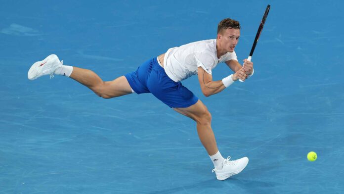 Jiri Lehecka Shines at Queen’s Club 2025