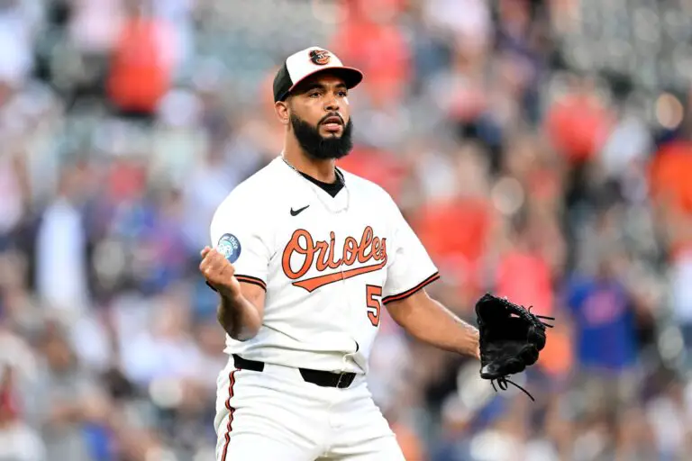 Seranthony Dominguez contract