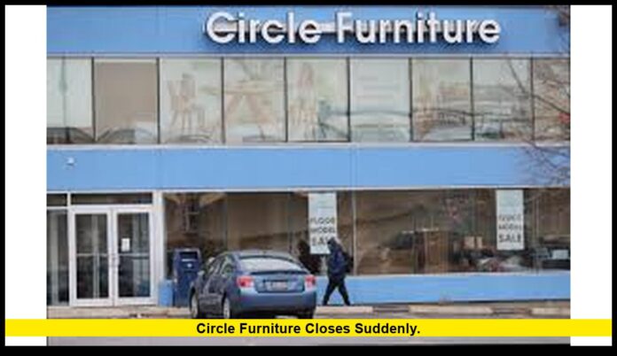 Circle furniture closes suddenly. Circle furniture closes suddenly.