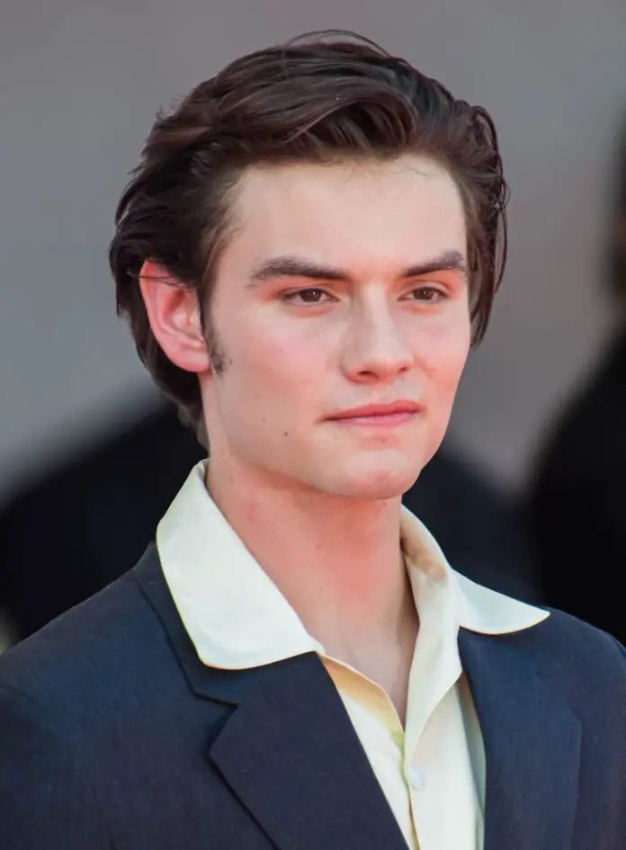 who is louis partridge